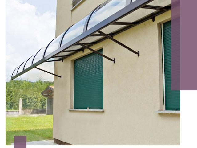 Козырьки над окнами в Новодвинске — изготовление и монтаж по выгоде