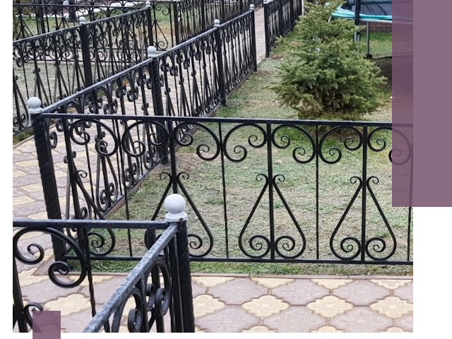 Кованые газонные ограждения под ключ в Новодвинске
